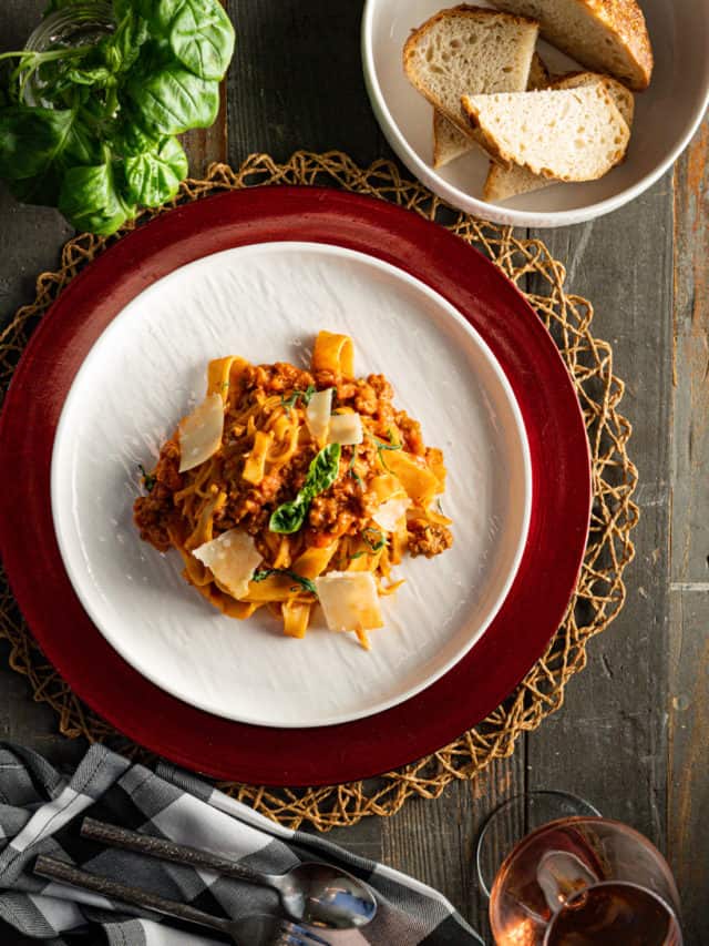 Pasta Bolognese with Bread & Wine