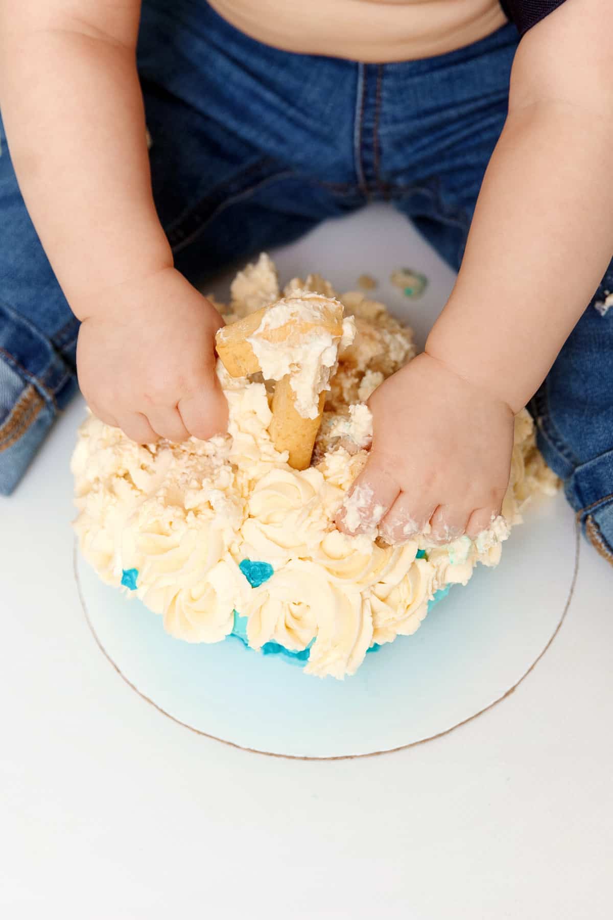 Baby smashing a 4-inch round cake